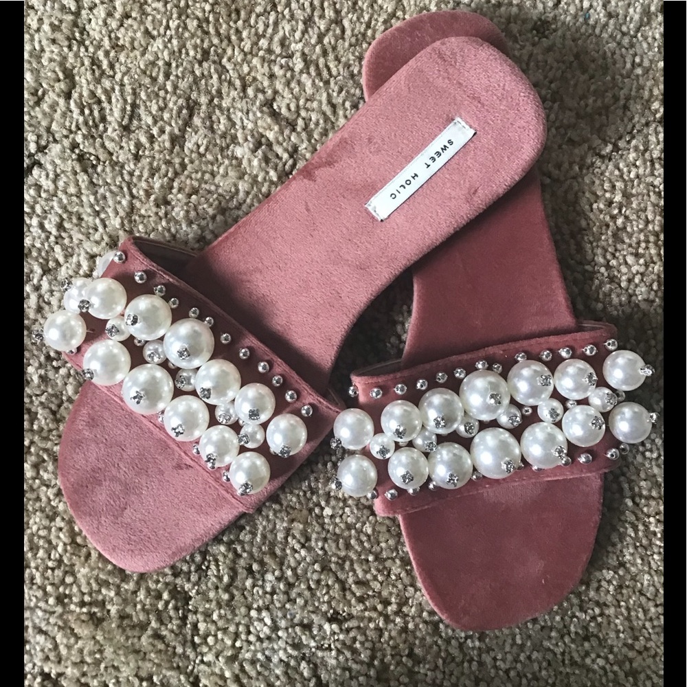Pearl slides never worn size 7